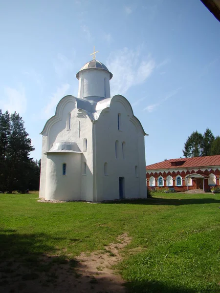 Perunova site kilisede antik.