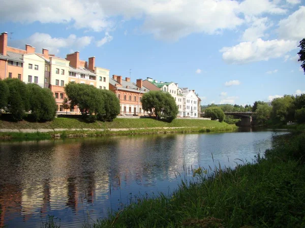 Ne kadar farklı bir Pskov. Şehrin kalbinde sevimli ev.