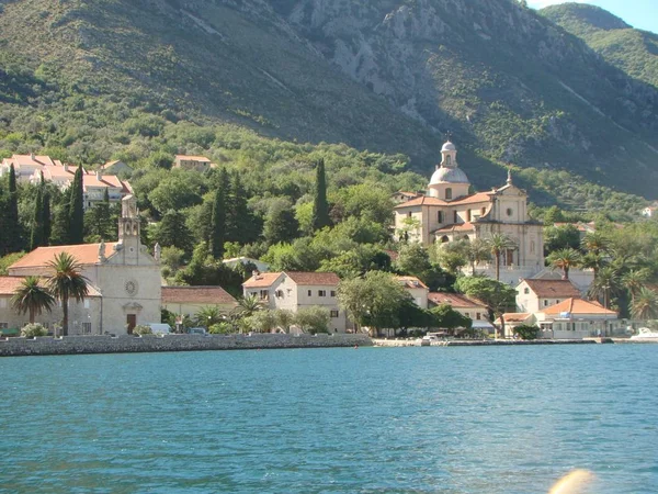 Muhteşem mimarisi ve Kotor Koyu'nun kültürel anıtlar.