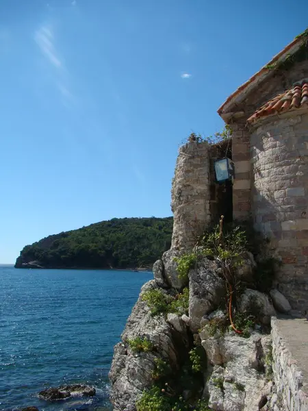 Boko-Kotor Koyu'ndaki shimmers yaz güneşin.