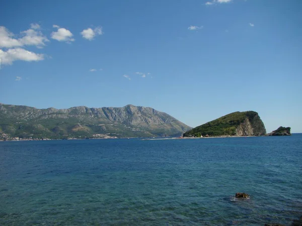 Boko-Kotor Koyu'ndaki shimmers yaz güneşin.