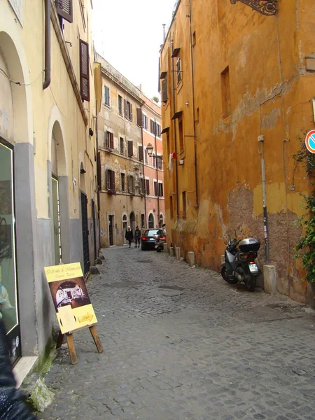 Sulle Strade Tortuose Del Quartiere Romano Travestere — Foto Stock