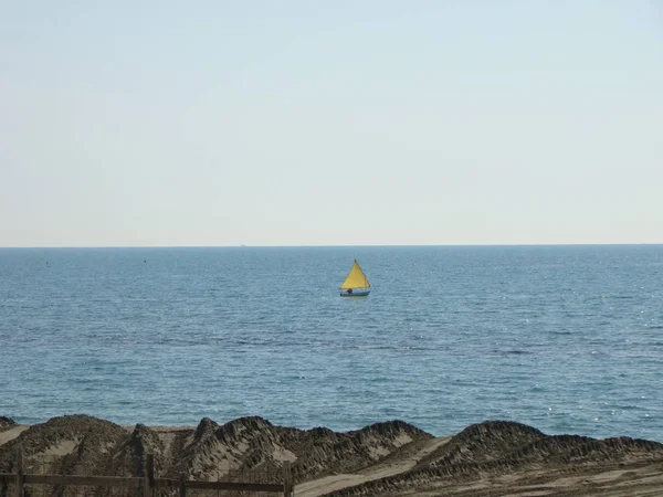 Voile Jaune Seule Mer Tyrrhénienne — Photo