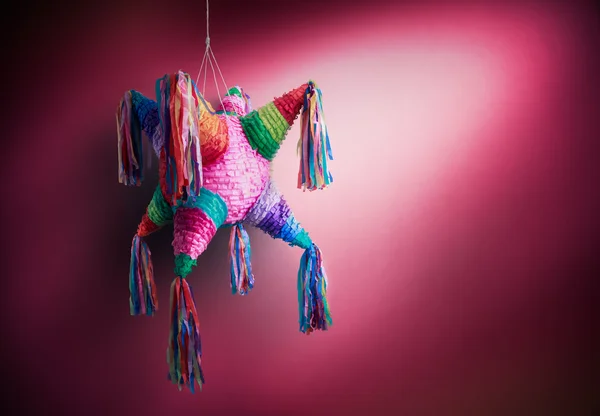 Колоритная мексиканская пиньята — стоковое фото