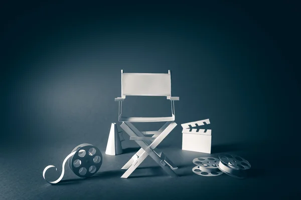 Καρέκλα σκηνοθέτη και αρκετά ταινία είδη — Φωτογραφία Αρχείου