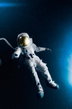 Astronot uzayı keşfediyor