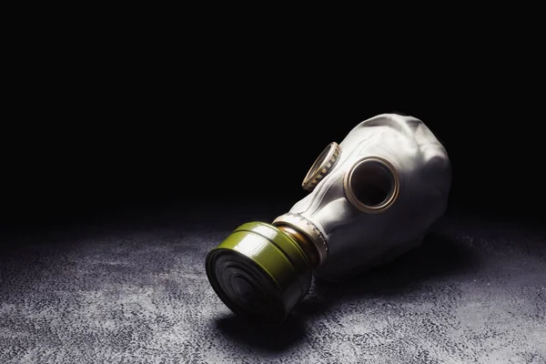 Gas mask on nuclear aftermath — Stock Photo, Image