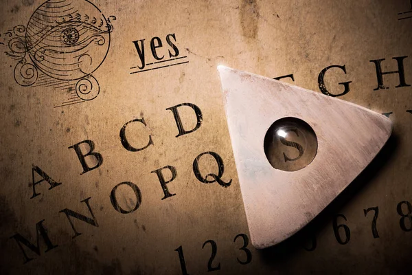 Talking board and planchette — Stock Photo, Image