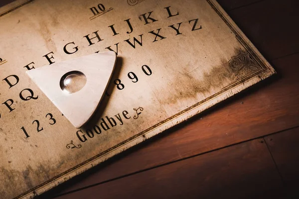 Talking board and planchette — Stock Photo, Image