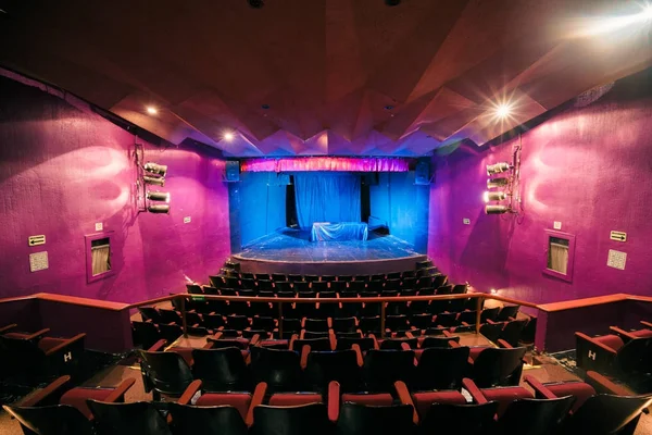 Pusty teatr, fotele kinowe — Zdjęcie stockowe