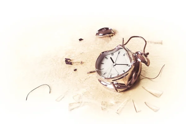 破壊された目覚まし時計の写真 — ストック写真
