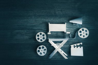 Yönetmen koltuğu ve film öğelerinin vintage doku ile görüntü