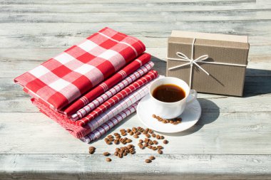 Tebrik kartı. Doğum günü giftbox beyaz fincan sade kahve w