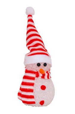 Yılbaşı kardan adamı izole. Mutlu bir kar yağışına yakın çekim