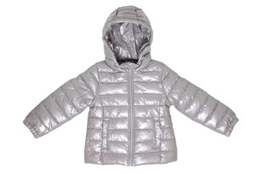Kışlık ceket. Beyaz arka planda izole edilmiş çocuklar için şık, sıcak, gri, gri bir ceket. Havalı çocuklar bahar ve sonbahar için kapüşonlu giyerler..