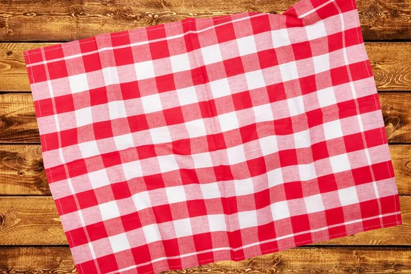 Вид сверху на пустую красно-белую обшарпанную кухонную ткань, текстиль — стоковое фото