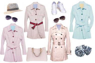 Kolaj kadın kıyafetleri. Beyaz arka planda dört adet lüks ve şık şık bayan trendi trendi trendi paltosu, spor ayakkabısı, el çantası ve aksesuarları. Bahar ve yaz modası.