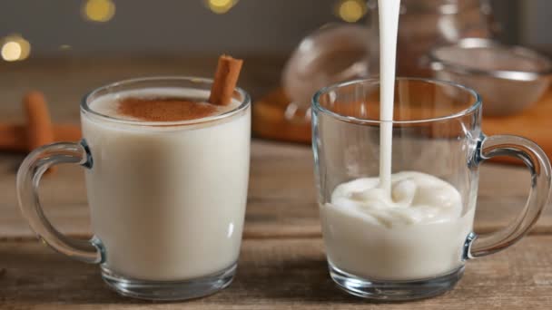 Preparation homemade traditional christmas spicy hot drink eggnog with cinnamon. — Stok video