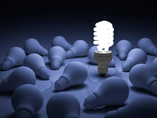 Bombilla de ahorro de energía, una bombilla fluorescente compacta brillante que se destaca de las bombillas incandescentes no iluminadas sobre fondo azul, individualidad y diferentes conceptos de ideas creativas — Foto de Stock