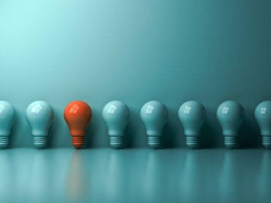 Farklı kavram, bir turuncu yansıma ve gölge, liderlik ve farklı yaratıcı fikir kavramı ile yeşil akkor lightbulbs üzerinden dışarı ayakta ampul düşünüyorum. 3D render.