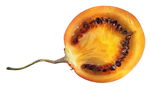 Tamarillo (Baumtomate) Frucht halbiert innerhalb Längsschnitt auf weißem Hintergrund isoliert — Stockfoto