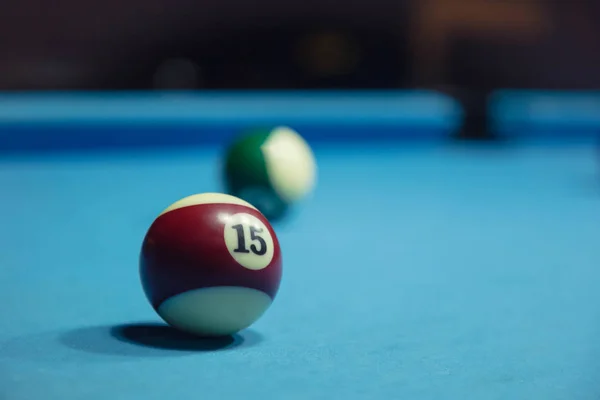 Billard rote Kugel. Nahaufnahme — Stockfoto