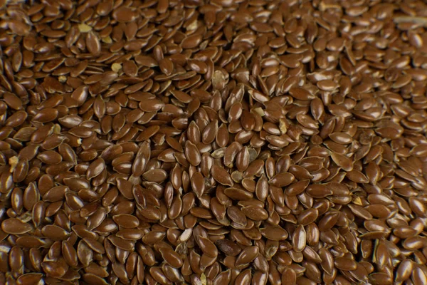 Semi di lino marrone. Conosciuto anche come seme di lino, semi di lino e lino comune. Primo piano dei chicchi, uso di fondo . — Foto Stock