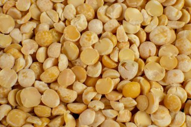 Yarısı kurutulmuş bezelye parçacıkları.