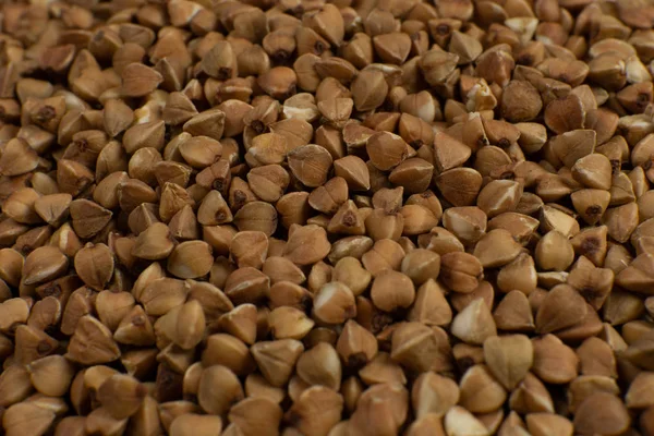 Sfondo e consistenza del grano saraceno. Grano saraceno arrosto. Guarnire. Ingrediente. Prodotti dietetici . — Foto Stock