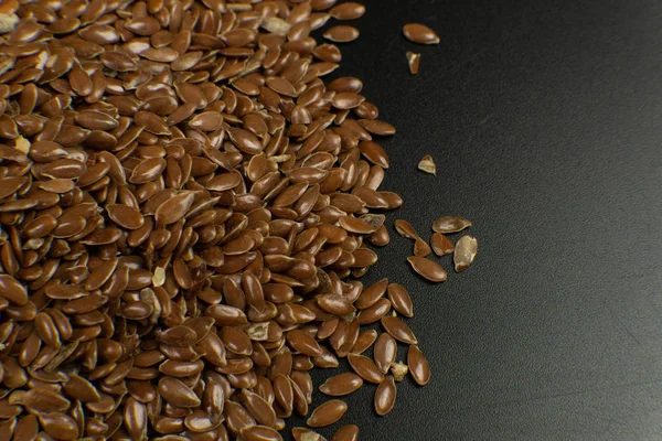 Brown Flax seed. Also known as Linseed, Flaxseed and Common Flax. Closeup of grains, background use. — Stock Photo, Image