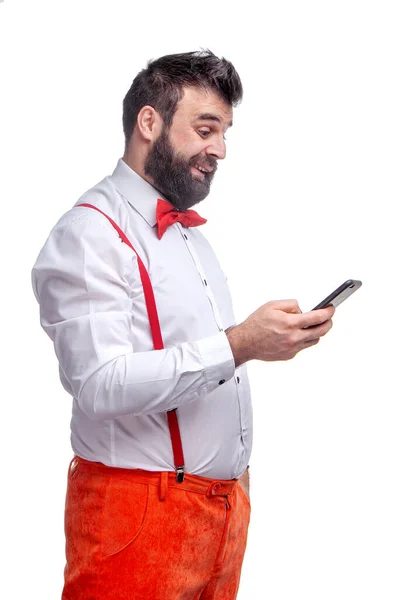 Homem Camisa Branca Olha Para Telefone — Fotografia de Stock