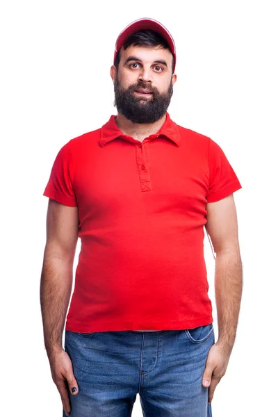 Человек Бородой Красной Футболке Кепке Белом Фоне Студии — стоковое фото