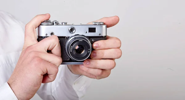 Jongeman Met Een Camera — Stockfoto