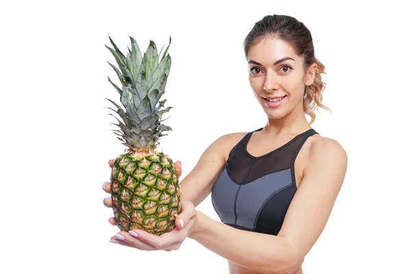 Mujer Atleta Sobre Fondo Blanco Con Frutas — Foto de Stock