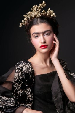 Ressam Frida 'nın suretindeki kız.