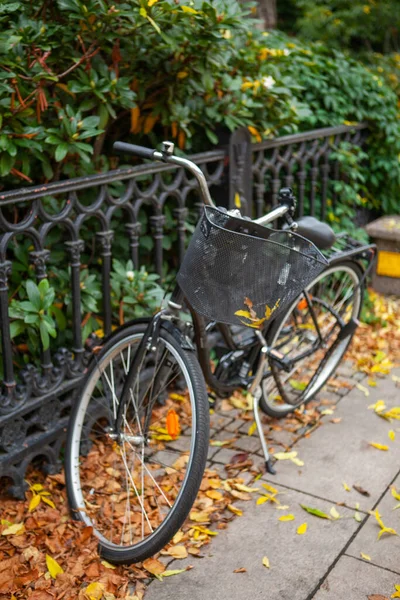 Empty Streets Abandoned Bicycles Due Coronavirus Quarantine — Stock Photo, Image