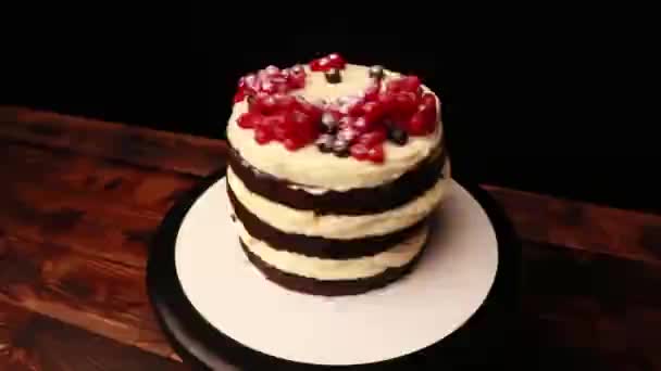 장갑을 손으로 케이크를 만드는 — 비디오