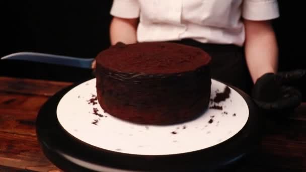 Kuchen Kochen Mit Weiblichen Händen Schwarzen Handschuhen — Stockvideo