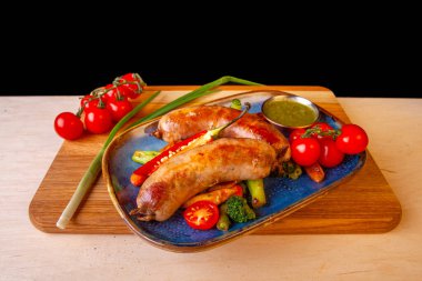 Sebze ve baharatlı et tabağı.