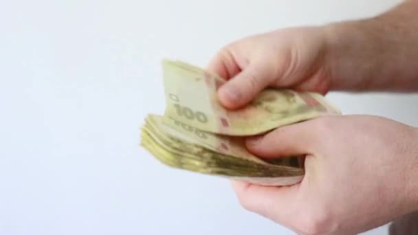 Homem Dentro Casa Conta Dinheiro Segurando Suas Mãos — Vídeo de Stock