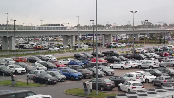 Gdansk Polen 2019 Parkeringsplass Ved Flyplassen – stockvideo