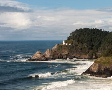 Haceta kafa feneri, Oregon kıyılarında güneyden bakarak