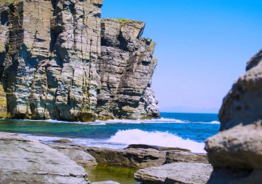 Cliff deniz kenarında