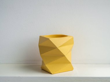 Modern geometrik beton ekiciler. Güzel boyanmış beton p