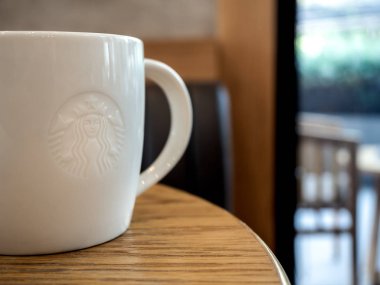 Beyaz Starbucks kahve kupası..