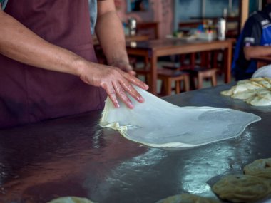 Roti yapımı, Roti yapımı un. Roti yapımı yağlı. Hint yemeği.