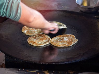 Roti Make, Roti ve tavada kızarmış yumurta..
