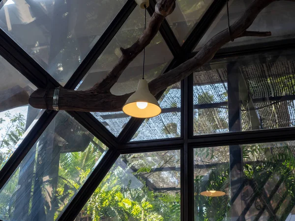 Plafonnier Moderne Ampoule Suspendue Plafond Dans Bâtiment Construction Maison Verre — Photo
