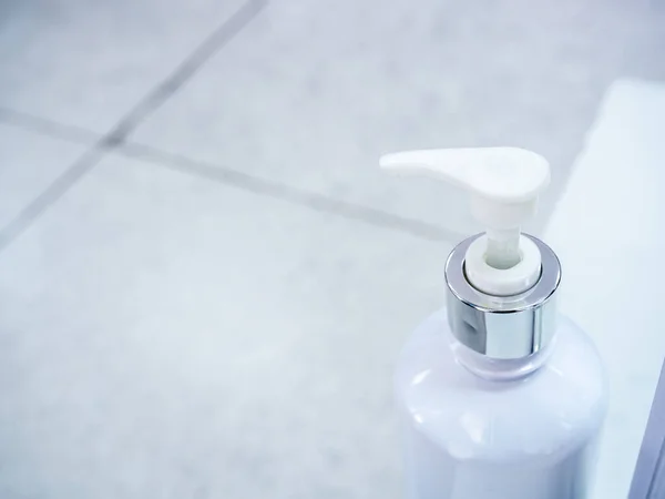 Pompa Botol Plastik Tertutup Dengan Gel Tangan Alkohol Sanitizer Tangan — Stok Foto