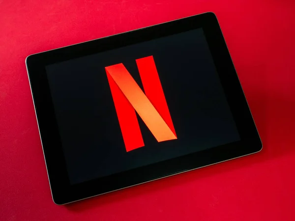 Бангкок Таиланд Апреля 2020 Года Netflix Логотип Темном Фоне Планшете — стоковое фото